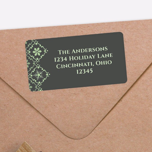 Etiqueta Dirección de devolución de Personalizado de vacaci (Christmas elegant snowflake pattern with a grey background with a light green return address label.)