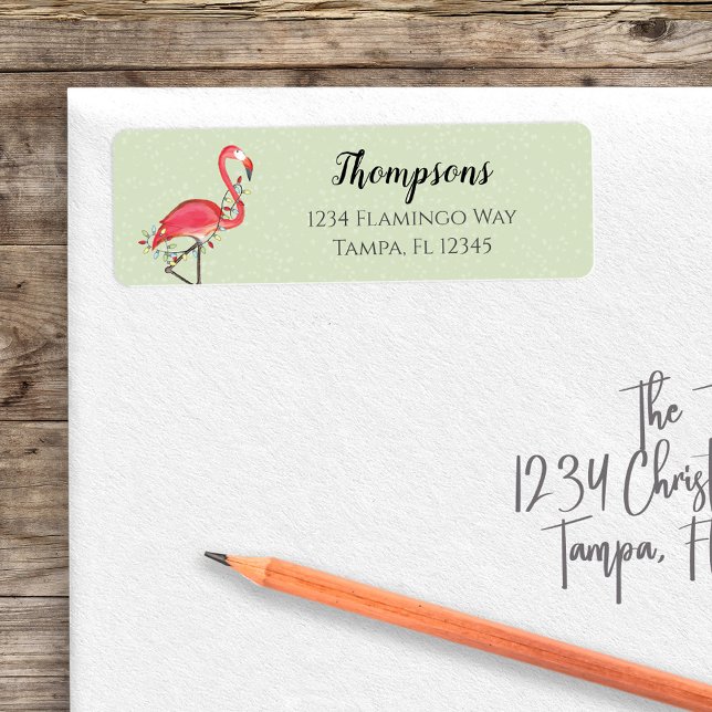 Etiqueta Dirección de devolución de vacaciones de navidades (Christmas whimsical colorful lights with pink flamingo return address label. )