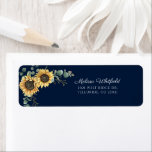 Etiqueta Dirección de devolución del girasol Eucalyptus Gre<br><div class="desc">Crea una moderna etiqueta de dirección con Floral de girasol con esta bonita plantilla con un bonito ramo rústico floral, marco geométrico con efecto dorado, con una moderna tipografía simple. CONSEJO: En la colección que aparece a continuación se pueden encontrar tarjetas de suite boda como RSVP, programas de boda, carteles,...</div>