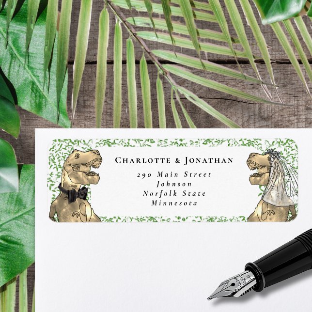 Etiqueta Dirección de devolución personalizada para boda co (T-Rex bride and groom dinosaur wedding invitation return address label Watercolor foliage )
