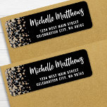 Etiqueta Dirección de Retorno Cumpleaños 50 Oro Negro Brill<br><div class="desc">Etiqueta de dirección de devolución para cumpleaños número 50 elegante y festiva, diseñada para coincidir con las invitaciones de tu fiesta o tarjetas de agradecimiento. El diseño presenta confeti falso dorado y plateado a lo largo del lado izquierdo para un toque divertido y celebratorio. Tu nombre se muestra en una...</div>