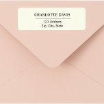 Etiqueta Dirección de retorno de marfil<br><div class="desc">Un fondo de marfil. Personalice y agregue su nombre y dirección. Cartas negras.</div>
