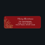 Etiqueta Dirección personalizada Merry Christmas Red Return<br><div class="desc">Estas etiquetas de las direcciones de retorno festivas están decoradas con follaje dorado y bayas sobre un fondo rojo con texto blanco. Personalizable fácil. Utilice la Herramienta de diseño para cambiar el tamaño, estilo o color del texto. Porque creamos nuestra obra de arte no encontrarás esta imagen exacta de otros...</div>