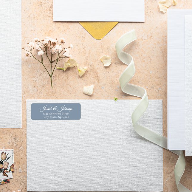 Etiqueta Dusty Blue Stylised Names Boda Dirección de devolu (In Situ Wedding)