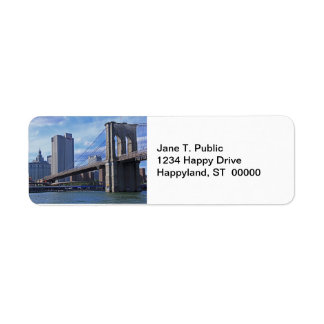 Etiqueta East River: Puente de Brooklyn y Edificio Municipa