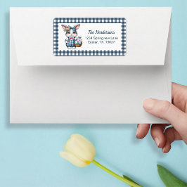 Etiqueta Easter Bunny with Basket of Eggs on Blue Gingham