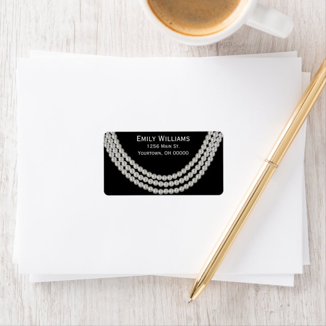 Etiqueta Elegant String of Pearls on Black (In situ)