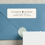 Etiqueta Elegante dirección de retorno de Boda de crema<br><div class="desc">Elegantes etiquetas de color crema clara para las invitaciones a la boda,  invitaciones de compromiso,  guardar las fechas,  invitaciones a la ducha de parejas,  tarjetas de agradecimiento y otra correspondencia. Personalice su monograma con sus nombres unidos por un corazón en la tipografía serif clásica.</div>