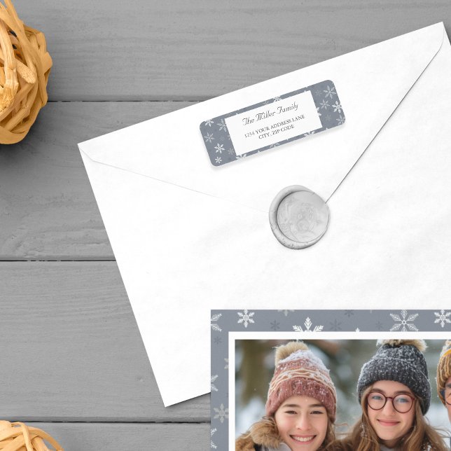 Etiqueta Elegante invierno con copos de nieve gris (Elegant Grey Snowflakes Holiday winter Label)