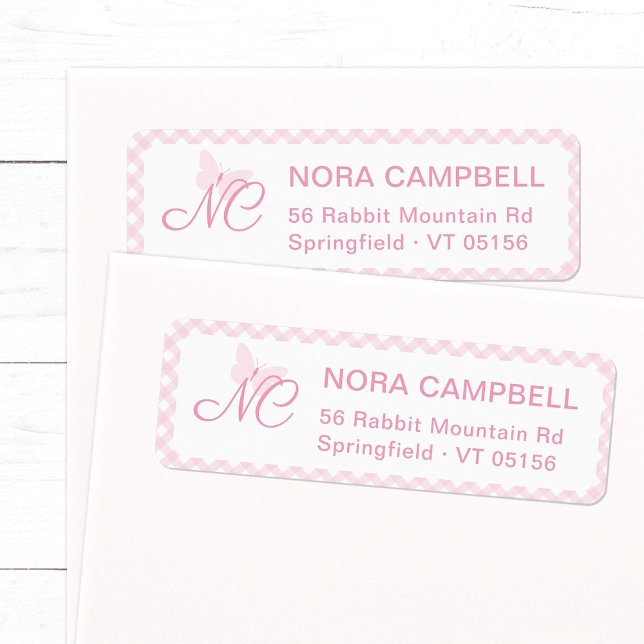 Etiqueta Elegante Monograma Bebé Rosa Gingham Dirección de  (Elegant butterfly monogram return address label in baby pink with stylish plaid background.)