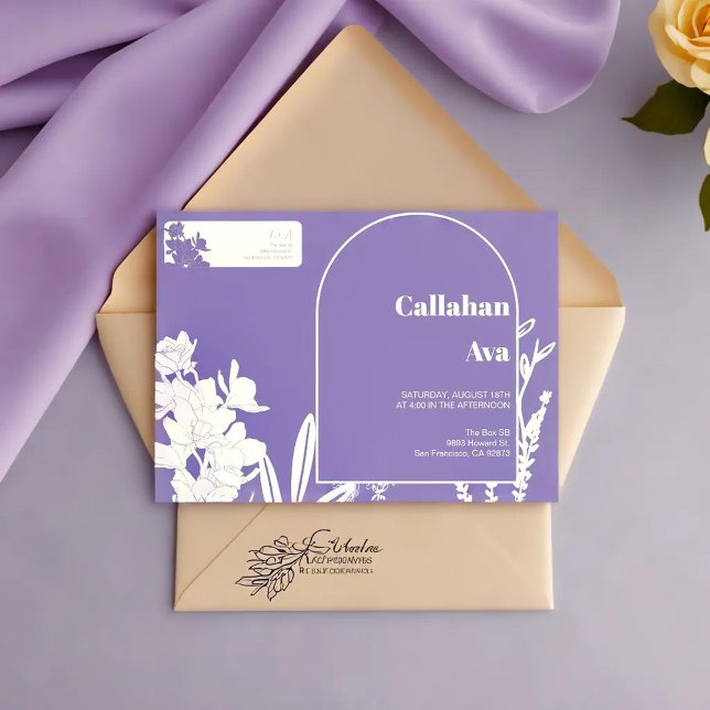 Etiqueta Elegante Pareja Floral Púrpura Nombres y (Elegant Purple Floral Couple Names return adress label on a purple envelope )