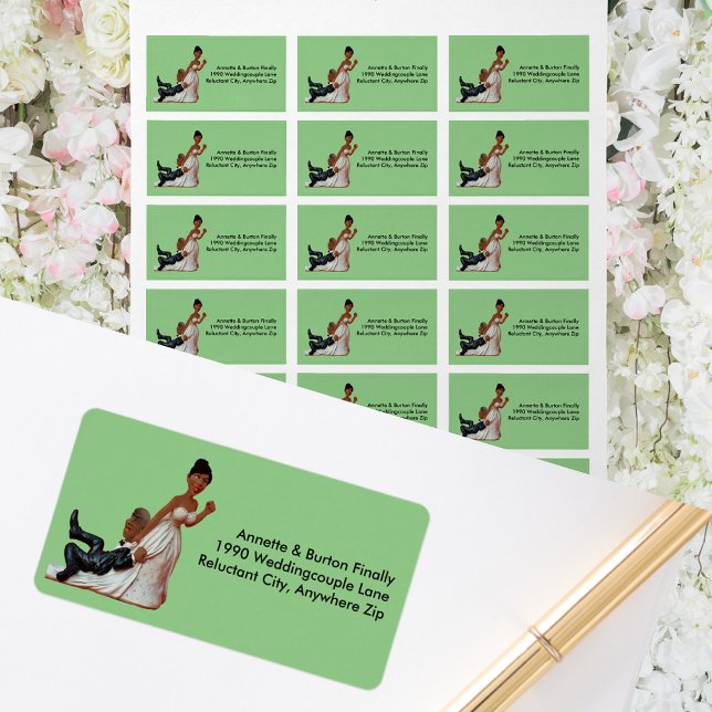 Etiqueta Finally Wedding Funny African American Couple (Finally Wedding Funny African American Couple Address Label)
