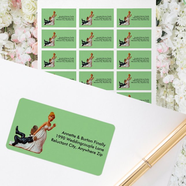 Etiqueta Finalmente pareja Boda divertida pareja interracia (Finally Wedding Couple Funny Interracial Couple 2 Address Label)