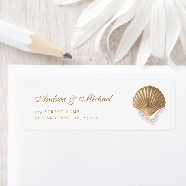 Etiqueta Gold Seashell Coastal Wedding Address Label (In situ)