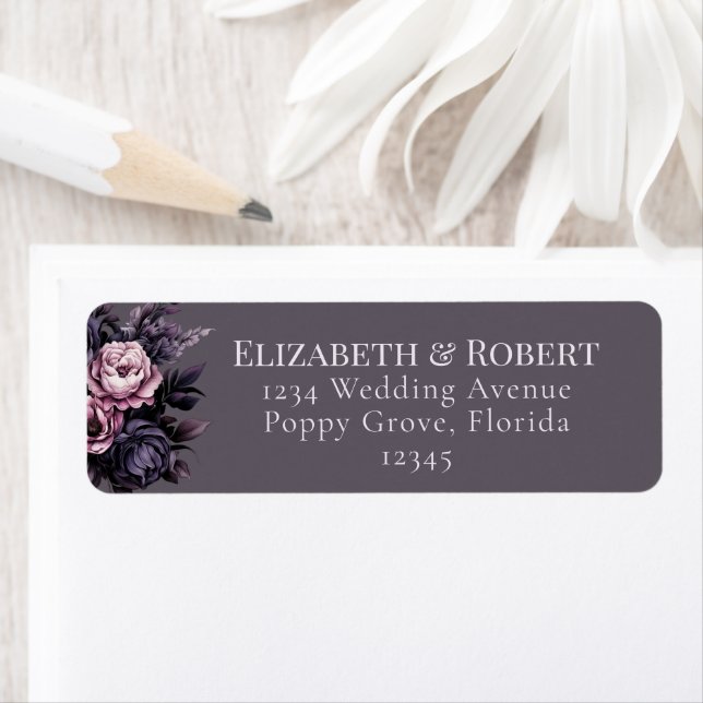 Etiqueta Gothic Plum Floral Wedding Address Labels (In situ)
