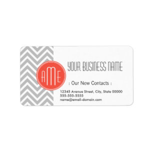 Etiqueta Gris Chevron y Coral Monograma Personalizado