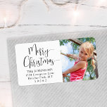 Etiqueta Guión moderno Merry Christmas Photo Return Address<br><div class="desc">Añada un toque de acabado elegante a los sobres de tarjetas de vacaciones con etiquetas de las direcciones de retorno en blanco y negro con fotos personalizados. Toda la redacción de esta plantilla es sencilla para el personalizar utilizando la herramienta de diseño de Zazzle. El diseño moderno presenta caligrafía de...</div>
