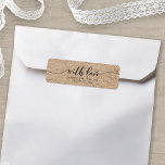 Etiqueta Guión rústico falso kraft con favor de la boda de<br><div class="desc">Esta etiqueta rústica de favores matrimoniales incluye las palabras "con amor" en escritura gris oscura contra un fondo de patrones como kraft. Es genial para etiquetar tus regalos de favor de boda. Es fácil de personalizar; basta con reemplazar el texto del marcador de posición para añadir su propia información. Para...</div>