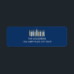 Etiqueta Hanukkah Candles Vacaciones azules<br><div class="desc">Personaliza tu correo de vacaciones con esta divertida etiqueta de la dirección de retorno de velas de hanukkah. Puedes encontrar elementos de coordinación adicionales en nuestra colección " Happy Hanukkah Candles" .</div>