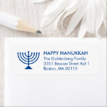 Etiqueta Hanukkah menorah personalizado azul blanco simple<br><div class="desc">Hanukkah menorah personalizado azul y blanco minimalista moderno simple y elegante etiquetas de Dirección de Retorno. texto azul personalizado,  fondo blanco.</div>