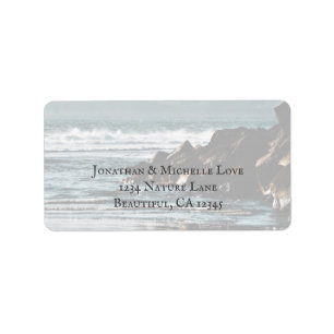 Etiqueta Hermosa dirección de playa de Océano, olas y rocas