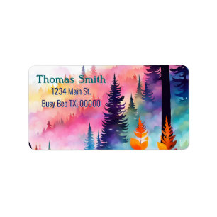 Etiqueta Hojas coloridas y árboles del bosque en la montaña