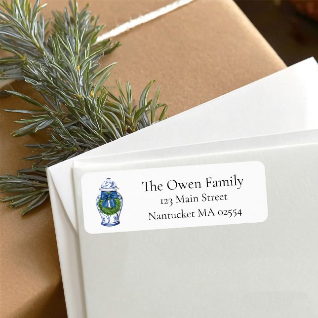 Etiqueta Jarra de jengibre azul y blanco de chinoiserie con (Ginger jar wreath christmas return address label)
