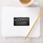 Etiqueta La Cadena Se Ilumina En La Colección Boda Chalkboa<br><div class="desc">Sencillo pero elegante, las luces de cuerda de la colección de bodas de pizarra son un diseño impresionante con bonitas luces de cuerda colgantes blancas en el fondo de un efecto de pizarra, perfecto para cualquier celebración boda moderna. Estas etiquetas pueden ser personalizadas para su ocasión especial y harían las...</div>