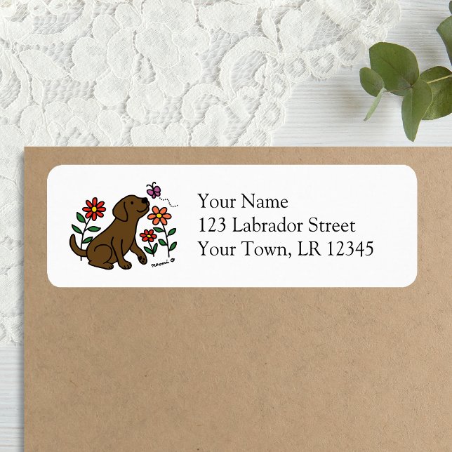 Etiqueta Labrador de chocolate y verde (Chocolate Labrador Cartoon Design Return Address Label for Labrador Owners.  Cute floral design.)