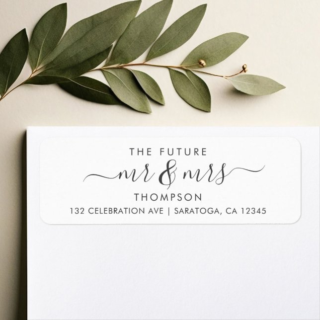 Etiqueta Lujoso y elegante futuro MR y MRS Script moderno (Future Mr and Mrs dress labels: timeless charm and elegance in trendy script for  wedding stationery)