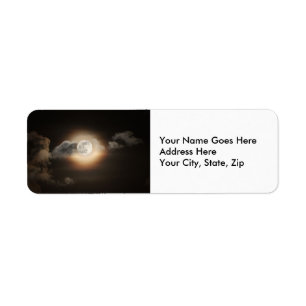 Etiqueta Luna llena en la noche nublada