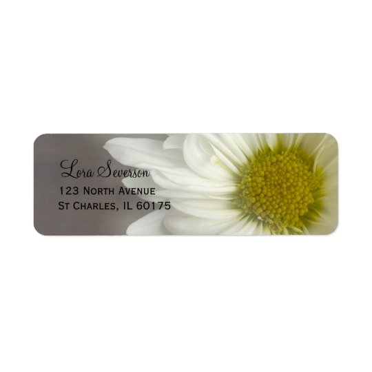 Etiqueta Margarita blanca suave en remite gris