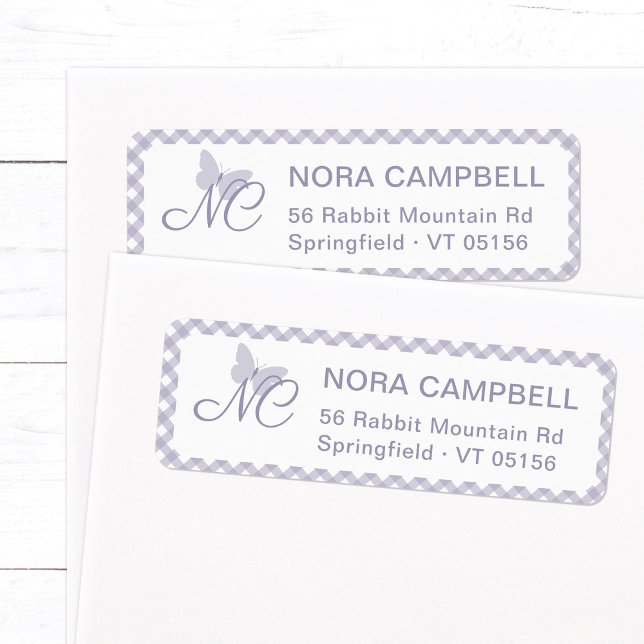 Etiqueta Mariposa Monograma Lavender Gingham Dirección de R (Elegant butterfly monogram return address label in lavender with a gingham plaid background.)