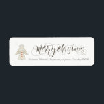 Etiqueta Merry Christmas Angel<br><div class="desc">Esta etiqueta muestra un hermoso texto de guión de 'Feliz Navidad' y una adorable imagen de ángel. Sustituir su propio nombre y dirección para el ejemplo que se muestra aquí o usar para anunciar su propio sitio web,  o compañía editando o eliminando los campos de texto.</div>