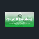 Etiqueta Merry Christmas Brush Script Tree Dirección fotogr<br><div class="desc">Diseñado por fat*fa*tin. Fácil de personalizar con su propio texto,  foto o imagen. Para solicitudes de personalizados,  por favor contacte directamente con fat*fa*tin. Se cobran cargos por personalizado. www.zazzle.com/fat_fa_tin www.zazzle.com/color_therapy www.zazzle.com/fatfatin_blue_knot・・・・・・・. www.zazzle.com/fatfatin_red_knot www.zazzle.com/fatfatin_mini_me www.zazzle.com/fatfatin_box</div>