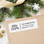 Etiqueta Merry Christmas Stylish Return Address<br><div class="desc">Etiquetas de dirección de vacaciones modernas con moda Merry Christmas script en blanco y negro. Personalízalo con el nombre de tu familia y la dirección de retorno. Haga clic en Personalizar para agregar una foto, cambiar el color de fondo o editar los tipos de letra y los colores del texto...</div>