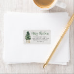 Etiqueta Merry Christmas Winter Pine Tree Return Address<br><div class="desc">El elegante diseño de la etiqueta de la tarjeta navideña "Feliz Navidad" presenta un fondo rústico de grano de moda blanca con un sencillo pino de invierno pintado en una cesta. Personalice la redacción moderna de color verde y gris carbón vegetal con un saludo personalizado y el texto de su...</div>