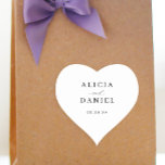 Etiqueta minimalista elegante de la boda<br><div class="desc">Elegante, sencillo y minimalista, regalo de boda, pegatina en forma de corazón, con un elegante y elegante guión de moda a la moda en caligrafía. Fácil de personalizar con tus detalles! Adecuado para bodas temáticos neutrales formales. Tenga en cuenta que el color de fondo se puede cambiar para que coincida...</div>
