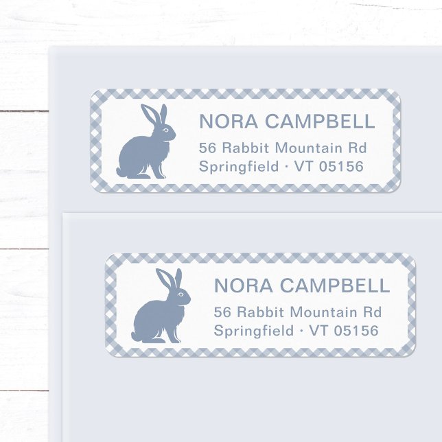 Etiqueta Moderno Conejo Azul Dusty Dirección de Regreso de  (Cute, modern dusty blue bunny return address label with classic gingham plaid background.)