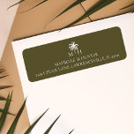 Etiqueta Monograma mínimo del árbol de palmas tropical<br><div class="desc">El diseño presenta nuestra palmera tropical dibujada a mano con un monograma personalizado. Nuestra etiqueta de la dirección de retorno del monograma del boda tropical boho es perfecta para un tema de playa o una boda de destino. Diseño y arte de Moodthoogy Papery.</div>