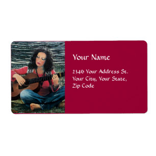 Etiqueta Mujer tocando música con guitarra acústica