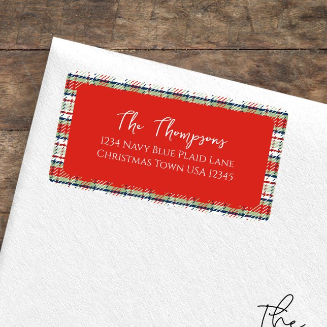 Etiqueta Navidades Holiday Sencillo patrón de plástico rojo (Christmas holiday red and green plaid pattern return address label. )
