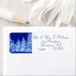 Etiqueta Neon Blue Christmas Tree<br><div class="desc">Diseño de imágenes Digitalbcon con una escena de árbol de Navidad azul infrarrojo en esta etiqueta de devolución de árbol de navidad azul neón única. Este diseño único presenta letras de personalizable en la parte delantera... hacer de este el accesorio perfecto para Navidades para todas tus tarjetas de felicitación e...</div>