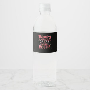 Etiqueta Para Botella De Agua Amigos del Día del Gemelo Coincidiendo con el Twin