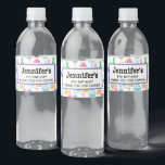 Etiqueta Para Botella De Agua Beakers and Flask Fun Science Pattern Cumpleaños<br><div class="desc">Etiquetas de botellas de agua para eventos con un patrón divertido y colorido. Los investigadores científicos vivirán con vasos y frascos de diferentes formas y tamaños en colores alegres y brillantes.</div>