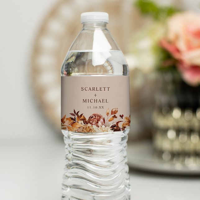 Etiqueta Para Botella De Agua Boda de otoño (Autumn Taupe Floral Wedding Water Bottle Label by Painted Paperie

)