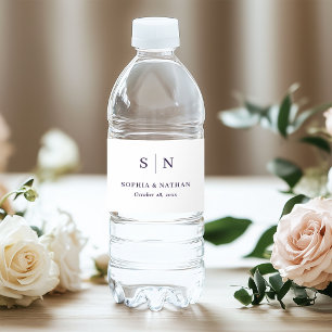 Etiqueta Para Botella De Agua Boda Minimalista y Chic con Monograma Blanco y Mor