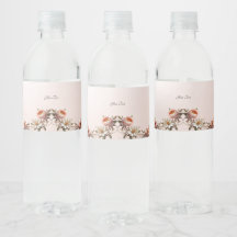 Botella de agua con flores decorativas rosas y bla