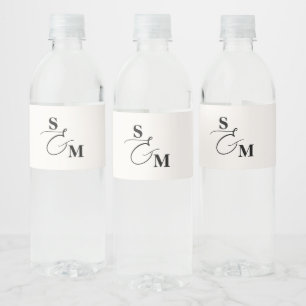 Etiqueta Para Botella De Agua Clásico Monograma de Bodas con Ampersand en Script