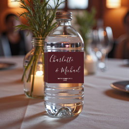 Etiqueta Para Botella De Agua Elegant Deep Burgundy Script Minimalist Wedding